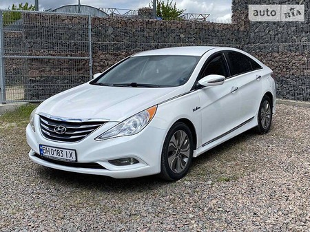 Hyundai Sonata 2013  випуску Одеса з двигуном 2.4 л гібрид седан автомат за 11000 долл. 