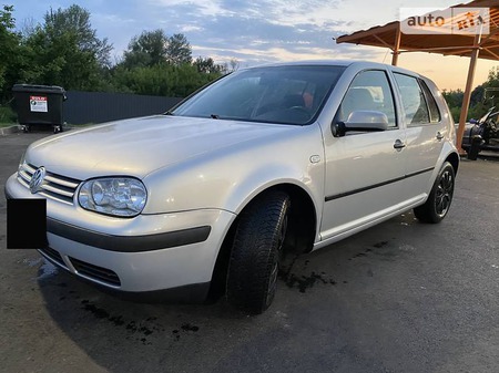 Volkswagen Golf 2000  випуску Харків з двигуном 1.6 л бензин хэтчбек механіка за 4600 долл. 