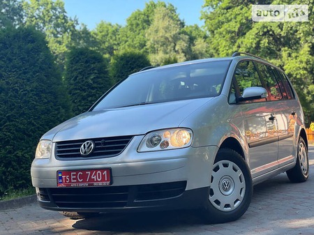 Volkswagen Touran 2004  випуску Львів з двигуном 1.6 л бензин мінівен механіка за 5950 долл. 