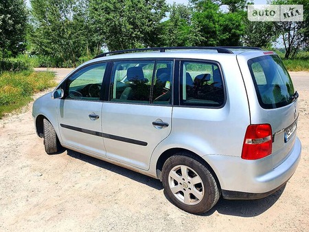 Volkswagen Touran 2004  випуску Дніпро з двигуном 1.6 л бензин мінівен механіка за 8200 долл. 
