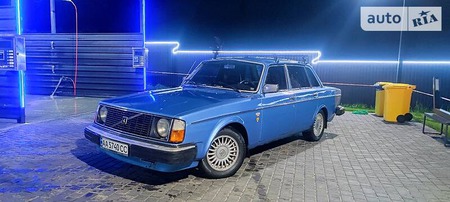 Volvo 240 1978  випуску Київ з двигуном 2.1 л бензин седан механіка за 1600 долл. 