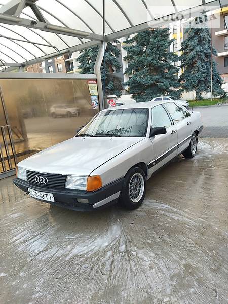 Audi 100 1986  випуску Івано-Франківськ з двигуном 1.8 л бензин седан механіка за 3000 долл. 