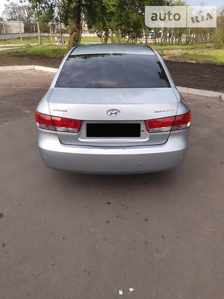 Hyundai Sonata 2007  випуску Київ з двигуном 2 л бензин седан механіка за 5800 долл. 