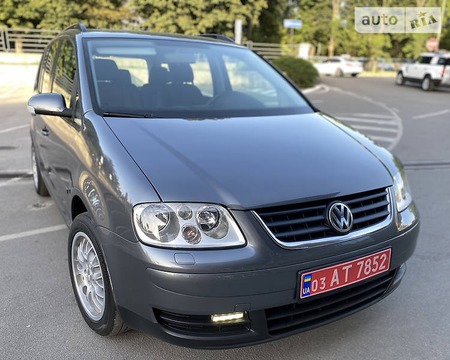 Volkswagen Touran 2006  випуску Тернопіль з двигуном 1.6 л бензин універсал механіка за 6950 долл. 