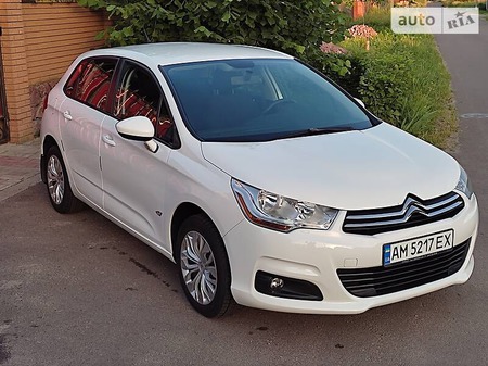 Citroen C4 2012  випуску Житомир з двигуном 1.6 л бензин хэтчбек автомат за 7860 долл. 