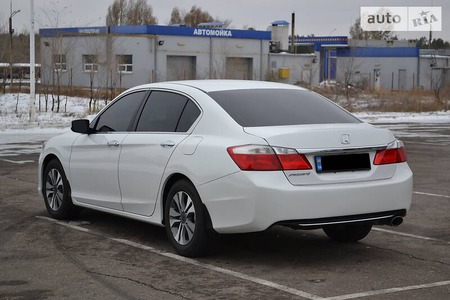 Honda Accord 2013  випуску Луганськ з двигуном 2.4 л бензин седан автомат за 12000 долл. 
