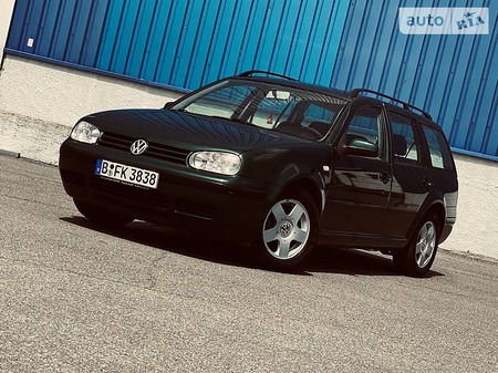 Volkswagen Golf 1999  випуску Львів з двигуном 1.6 л  універсал механіка за 6390 долл. 