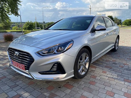 Hyundai Sonata 2018  випуску Луцьк з двигуном 2.4 л бензин седан автомат за 13950 долл. 