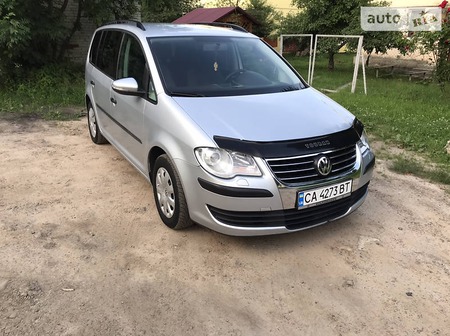 Volkswagen Touran 2009  випуску Львів з двигуном 1.4 л бензин мінівен автомат за 7555 долл. 