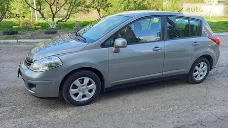 Nissan Tiida 2011  випуску Харків з двигуном 1.6 л бензин хэтчбек автомат за 7850 долл. 