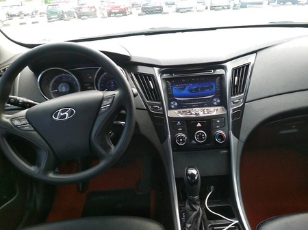 Hyundai Sonata 2012  випуску Черкаси з двигуном 2 л газ седан автомат за 8250 долл. 