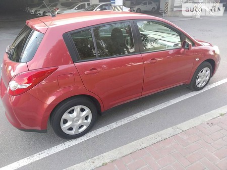Nissan Tiida 2010  випуску Київ з двигуном 1.5 л бензин хэтчбек автомат за 8200 долл. 