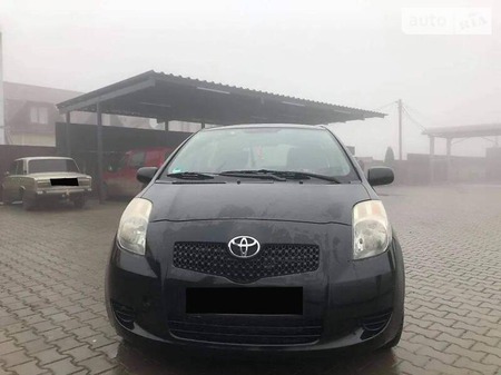 Toyota Yaris 2006  випуску Чернівці з двигуном 1.3 л бензин хэтчбек механіка за 3500 долл. 