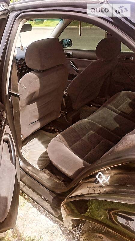 Volkswagen Bora 2003  випуску Дніпро з двигуном 1.6 л  седан  за 4750 долл. 