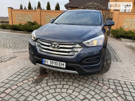 Hyundai Santa Fe 2015  випуску Полтава з двигуном 2.4 л бензин позашляховик автомат за 14100 долл. 
