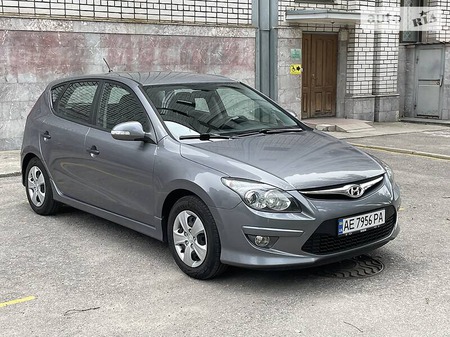 Hyundai i30 2011  випуску Дніпро з двигуном 1.4 л бензин хэтчбек механіка за 6900 долл. 