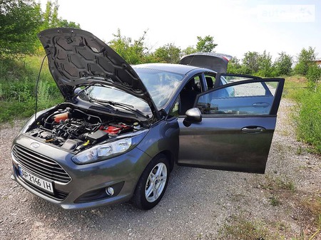 Ford Fiesta 2018  випуску Запоріжжя з двигуном 1.6 л бензин седан автомат за 8500 долл. 