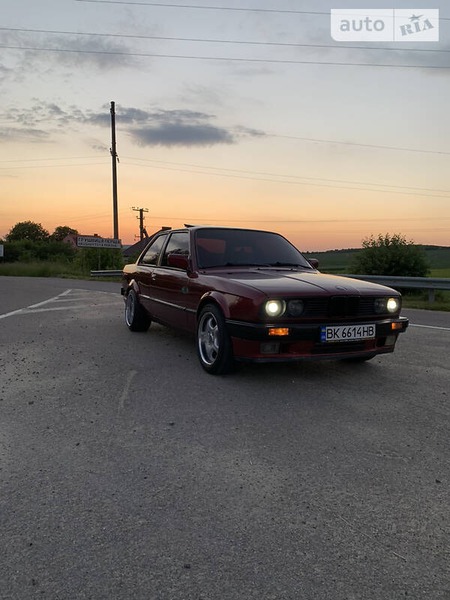 BMW 318 1988  випуску Рівне з двигуном 1.8 л бензин купе механіка за 3250 долл. 