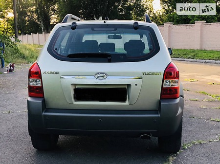 Hyundai Tucson 2008  випуску Дніпро з двигуном 2 л бензин позашляховик механіка за 9800 долл. 