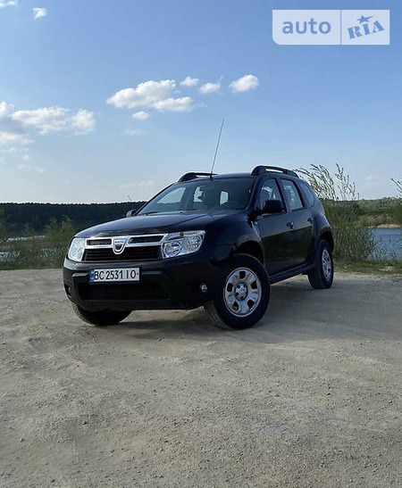 Dacia Duster 2011  випуску Львів з двигуном 1.6 л бензин універсал механіка за 8600 долл. 