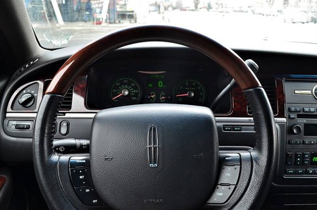 Lincoln Town Car 2011  випуску Київ з двигуном 4.6 л бензин седан автомат за 14900 долл. 