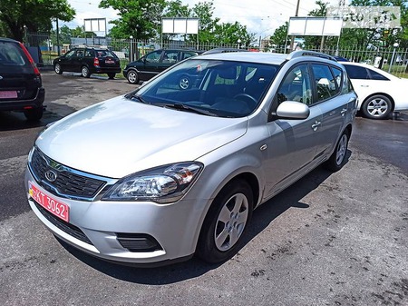 KIA Ceed 2010  випуску Миколаїв з двигуном 0 л бензин універсал механіка за 7000 долл. 