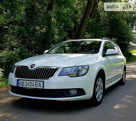 Skoda Superb 2014  випуску Вінниця з двигуном 2 л дизель універсал автомат за 13550 долл. 