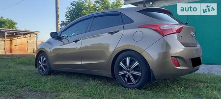 Hyundai i30 2014  випуску Дніпро з двигуном 1.4 л бензин хэтчбек механіка за 8399 долл. 