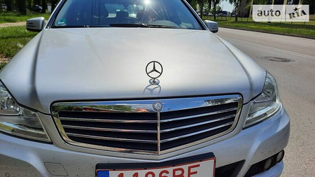Mercedes-Benz C 200 2012  випуску Донецьк з двигуном 2.2 л дизель універсал механіка за 11900 євро 