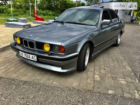 BMW 520 1988  випуску Харків з двигуном 2 л бензин седан механіка за 3000 долл. 