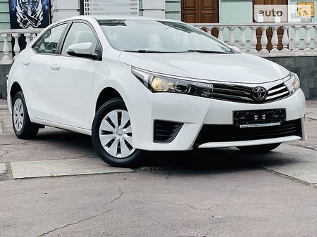 Toyota Corolla 2014  випуску Дніпро з двигуном 1.6 л бензин седан автомат за 12800 долл. 