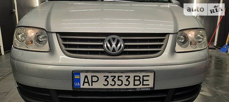 Volkswagen Touran 2003  випуску Запоріжжя з двигуном 1.9 л дизель мінівен механіка за 6999 долл. 