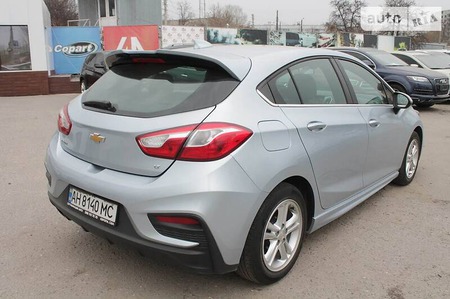 Chevrolet Cruze 2017  випуску Харків з двигуном 1.4 л бензин хэтчбек автомат за 11900 долл. 