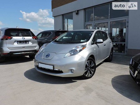 Nissan Leaf 2017  випуску Рівне з двигуном 0 л електро хэтчбек автомат за 12900 долл. 