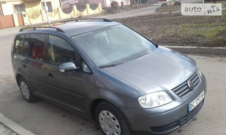 Volkswagen Touran 2005  випуску Львів з двигуном 1.6 л бензин мінівен механіка за 6500 долл. 