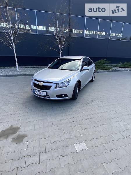 Chevrolet Cruze 2011  випуску Київ з двигуном 1.8 л бензин седан механіка за 7400 долл. 