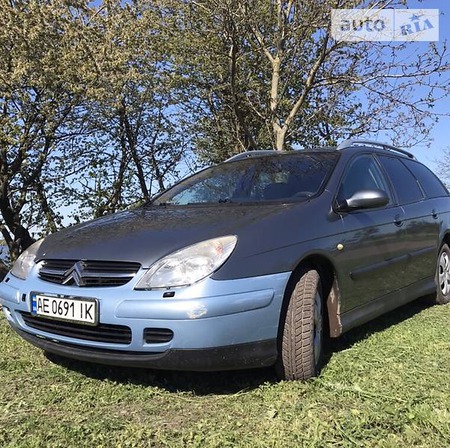 Citroen C5 2002  випуску Львів з двигуном 2 л бензин універсал механіка за 3300 долл. 