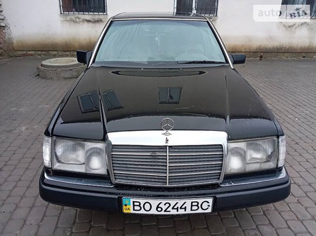 Mercedes-Benz A 250 1993  випуску Тернопіль з двигуном 2.5 л дизель седан механіка за 2300 долл. 