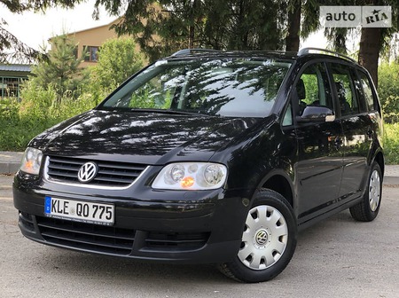 Volkswagen Touran 2005  випуску Львів з двигуном 1.6 л бензин універсал механіка за 6299 долл. 