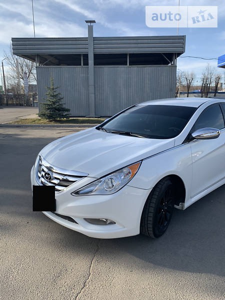 Hyundai Sonata 2013  випуску Вінниця з двигуном 2.4 л бензин седан автомат за 9100 долл. 