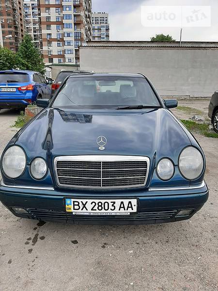Mercedes-Benz E 290 1997  випуску Київ з двигуном 2 л бензин седан  за 5500 долл. 