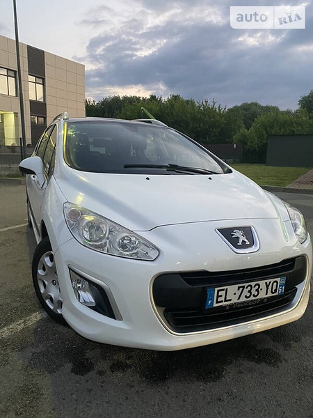 Peugeot 308 2013  випуску Житомир з двигуном 1.6 л дизель універсал механіка за 7600 долл. 