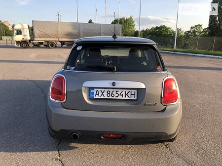 Mini Cooper 2014  випуску Харків з двигуном 1.5 л бензин хэтчбек автомат за 14300 долл. 