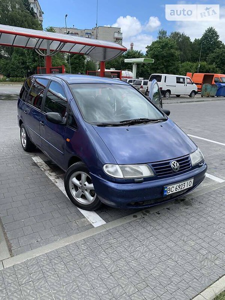 Volkswagen Sharan 1997  випуску Львів з двигуном 2.8 л  універсал автомат за 4999 долл. 