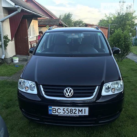 Volkswagen Touran 2004  випуску Львів з двигуном 1.6 л бензин універсал механіка за 6150 долл. 