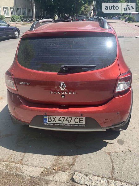 Renault Sandero 2015  випуску Хмельницький з двигуном 1.6 л бензин позашляховик автомат за 11000 долл. 