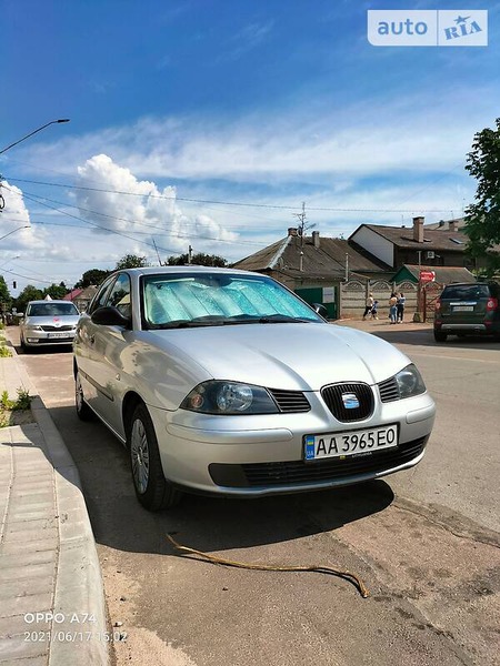 Seat Ibiza 2004  випуску Житомир з двигуном 1.4 л бензин хэтчбек механіка за 3600 долл. 