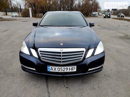 Mercedes-Benz E 200 2011  випуску Харків з двигуном 1.8 л  седан  за 9999 долл. 