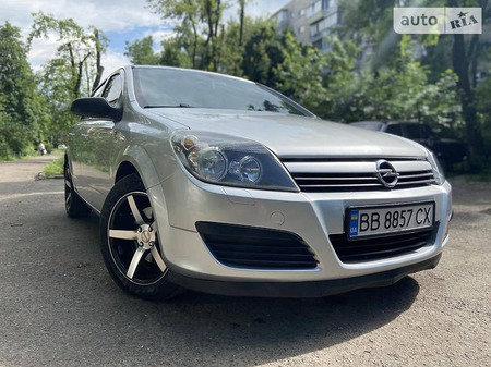 Opel Astra 2005  випуску Київ з двигуном 1.6 л  хэтчбек механіка за 5899 долл. 