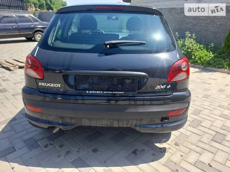 Peugeot 206 2009  випуску Рівне з двигуном 1.2 л бензин хэтчбек механіка за 3750 долл. 